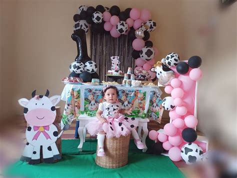 Decoración vaca lola en 2024 Fiestas de cumpleaños de vaca Temas de