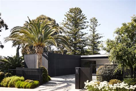 Powell And Glenn Creates Concrete Canopy House In Australia