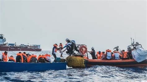 Ocean Viking Salva 44 Migranti A Bordo Una Donna Incinta E Due Disabili