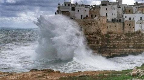 Maltempo Doppia Allerta Meteo In Puglia Vento Forte E Mareggiate Su