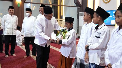 Semen Gresik Salurkan Ribuan Paket Sembako Dan Santuni Ratusan Anak