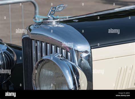 Bentley Emblem Hi Res Stock Photography And Images Alamy