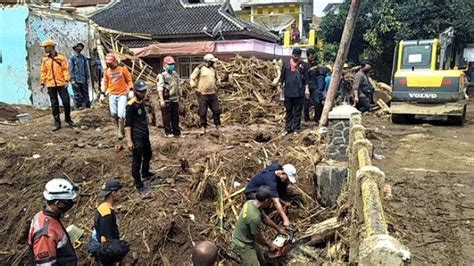 Tanah Longsor Puting Beliung Dan Banjir Bandang Sering Terjadi Warga