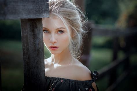 Woman Depth Of Field Girl Blue Eyes Blonde Model Wallpaper