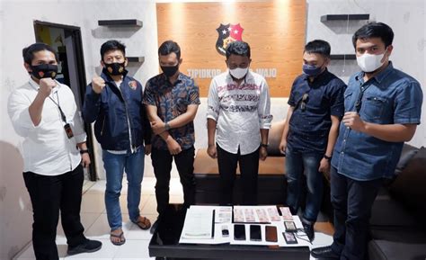 Peras Kepala Desa Oknum LSM Terjaring OTT Polres Wajo