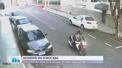 Motociclista Sofre Acidente Ao Se Enroscar Em Cabo Solto De Poste Em