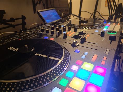 Rane One First Look Review The Rane Feeling In A All In One Dj