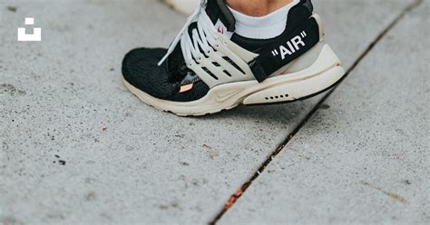 Pair of black and white running shoes photo – Free Los angeles Image on ...