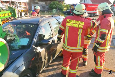 Übung Verkehrsunfall mit Traktor und PKW Freiwillige Feuerwehr