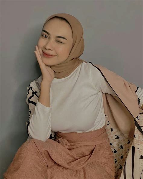 Pin Oleh Aditya Pratama Di Mode Wanita Mode Gaya Hijab Model