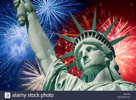 Fireworks behind statue of liberty Stock Photo - Alamy