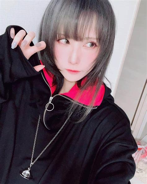 青木志貴さんのインスタグラム写真 青木志貴instagram「ネイビーから4日？もうグレーになったよ° °」2月18日 7時36分