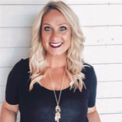 4 Hot Sexy Patricia Marie Duncan Bikini Pics