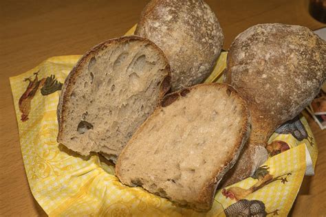 Super knuspriges und herzhaftes Brot für eine Jause Brotzeit