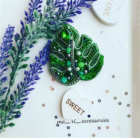 Брошь лист монстеры | Enamel pins, Enamel, Accessories