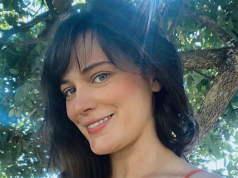 De Mai Bianca Bin Destaca Corpa O Na Web E Faz Reflex O