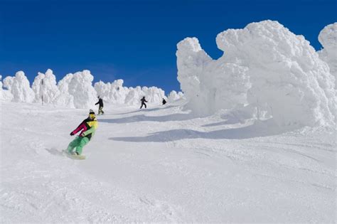 Skiing with snow monsters at Zao Onsen