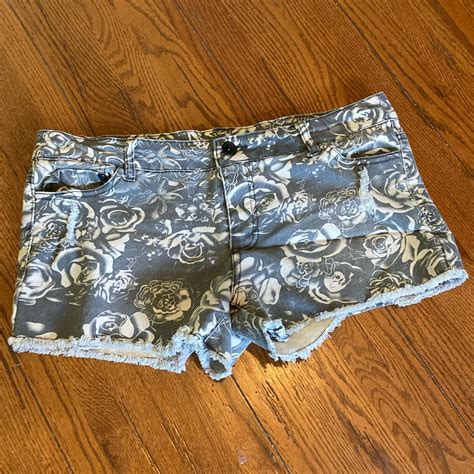 HOT TOPIC GRUNGE Y K DISTRESSED FLORAL PATTERN JEAN Depop