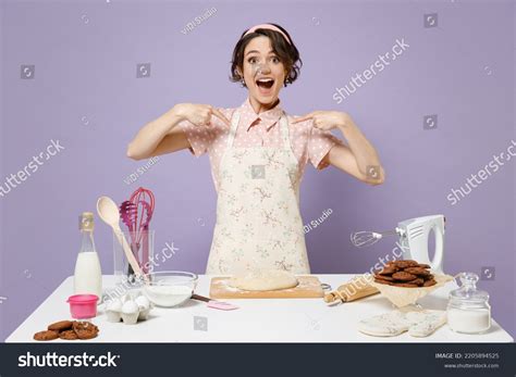 5,018 Back Woman Apron Images, Stock Photos & Vectors | Shutterstock