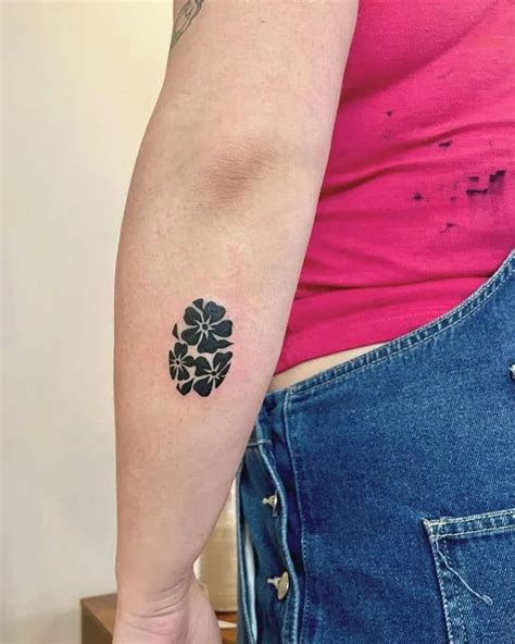 Splendid Negative Space Tattoo Designs To Get This Year Pretty Upgrade