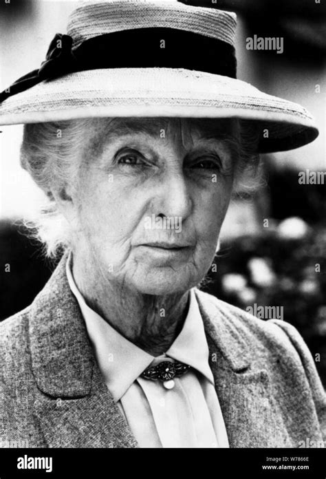 Miss Marple Joan Hickson - crookspic