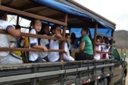 Transporte Perigoso caminhão pau de arara que transportava alunos