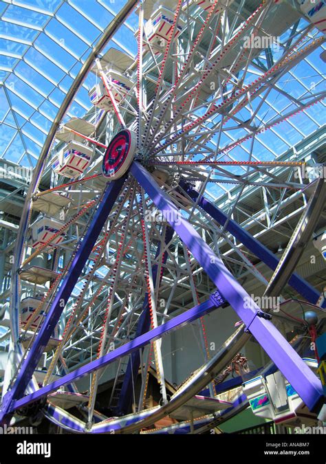 Large Colorful Ferris Wheel at Fairground in Mall of America Minneapolis St Paul Minnesota USA ...