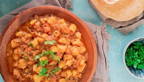 Tasty Aloo Ki Tarkari Pakistani Food Recipe Potato Curry Pakistanichefs