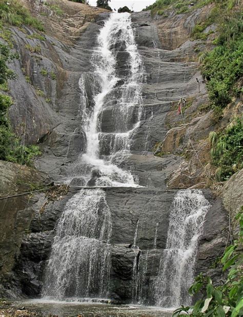 Waterfalls In Tamilnadu: The Main Attractions - TravellersJunction