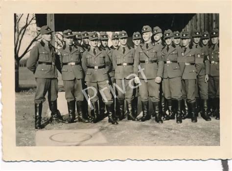 FOTO WK II Wehrmacht 10 Panzerdivision Soldaten Gruppenfoto Quartier K1