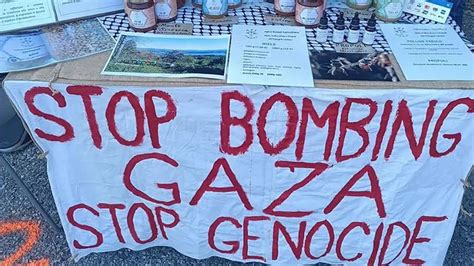 Apicoltore Di Caslino DErba Multato Per Lo Striscione Contro Il Genocidio