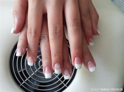 Weisse N Gel Mit Nageldesign