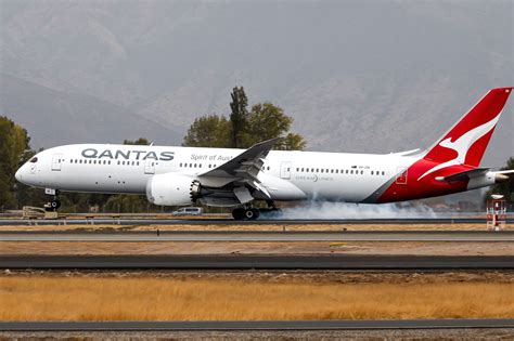 Double Detour Qantas Flight From New York Jfk To Auckland Diverts To