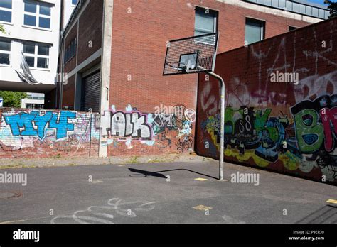 Basketball court with graffiti hi-res stock photography and images - Alamy