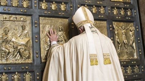 Pope Francis To Open Holy Doors During Christmas Liturgies Vatican News