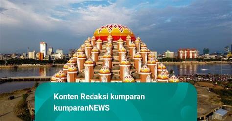 Foto Melihat Pembangunan Masjid 99 Kubah Di Makassar Yang Hampir