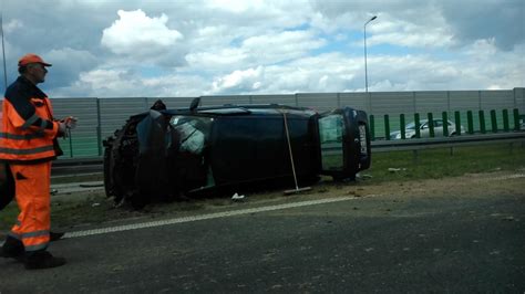 Dachowanie Na Autostradzie Dwie Osoby Ranne Tvn Warszawa