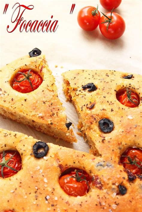 Focaccia Aux Tomates Cerises Olives Noir Grecque Et Au Basilic Les