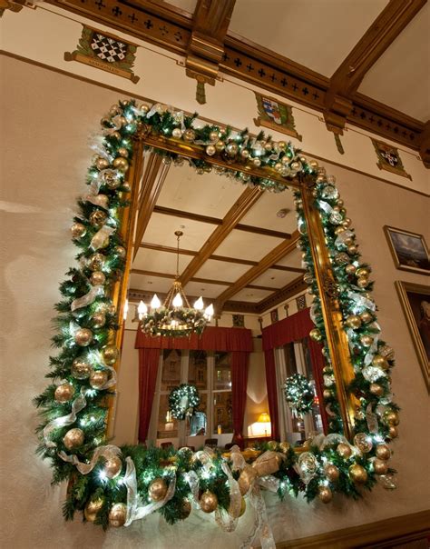 30 Gold Christmas Decorations Ideas For Home - Flawssy