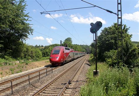 Der Thalys Aus K Ln Hbf Nach Paris F Kommt Aus Richtung K Ln Und Rast