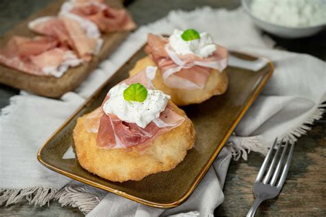 Pizzette Montanare Con Prosciutto Di San Daniele San Daniele Magazine