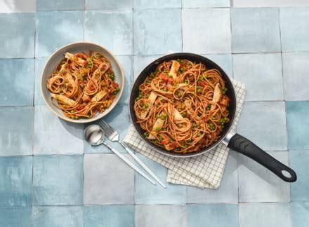 Spaghetti Met Tomatensaus Tuinerwten En Filetlapjes Recept