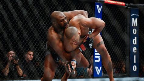 MMA le Français Ciryl Gane battu par lAméricain Jon Jones sacré