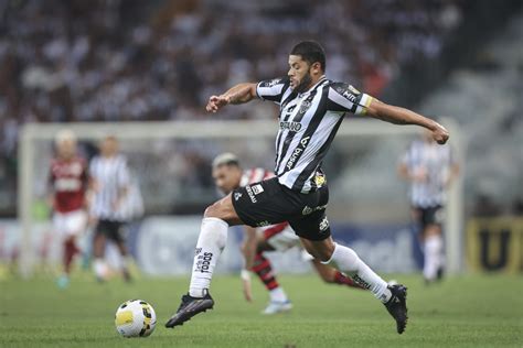 Ap S Vit Ria Sobre O Flamengo Turco Mohamed Ganha Sobrevida No Galo