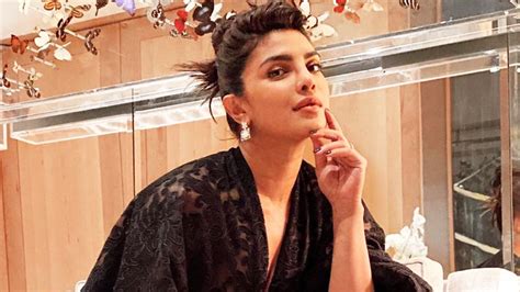 You need to see how Priyanka Chopra styled her black evening dress with ...