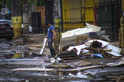 Sobe Para 162 O Número De Mortos Em Enchentes No Rs 75 Seguem