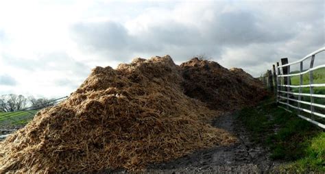 Manure Heap Lime End Farm Herstmonceux © Nick Macneill Geograph