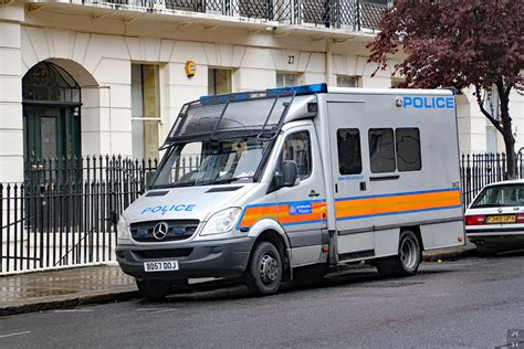 Metropolitan Police Van With An Anti Riot Window Screen S Flickr