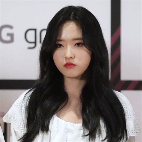 Pin de gay nerd III em LOOΠ 이달의 스녀 Kpop feminino Kpop Feminino