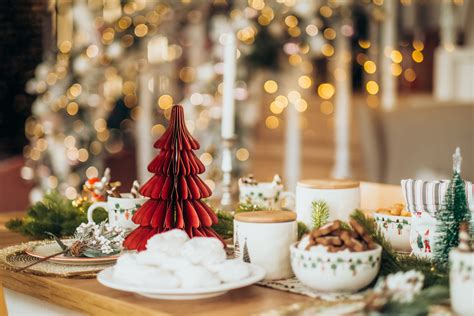 Christmas Room Decor DIY: Festive and Easy Projects - Kesaa Interiors